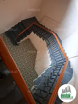 Satılır 3 otaqlı köhnə tikili 80 m²