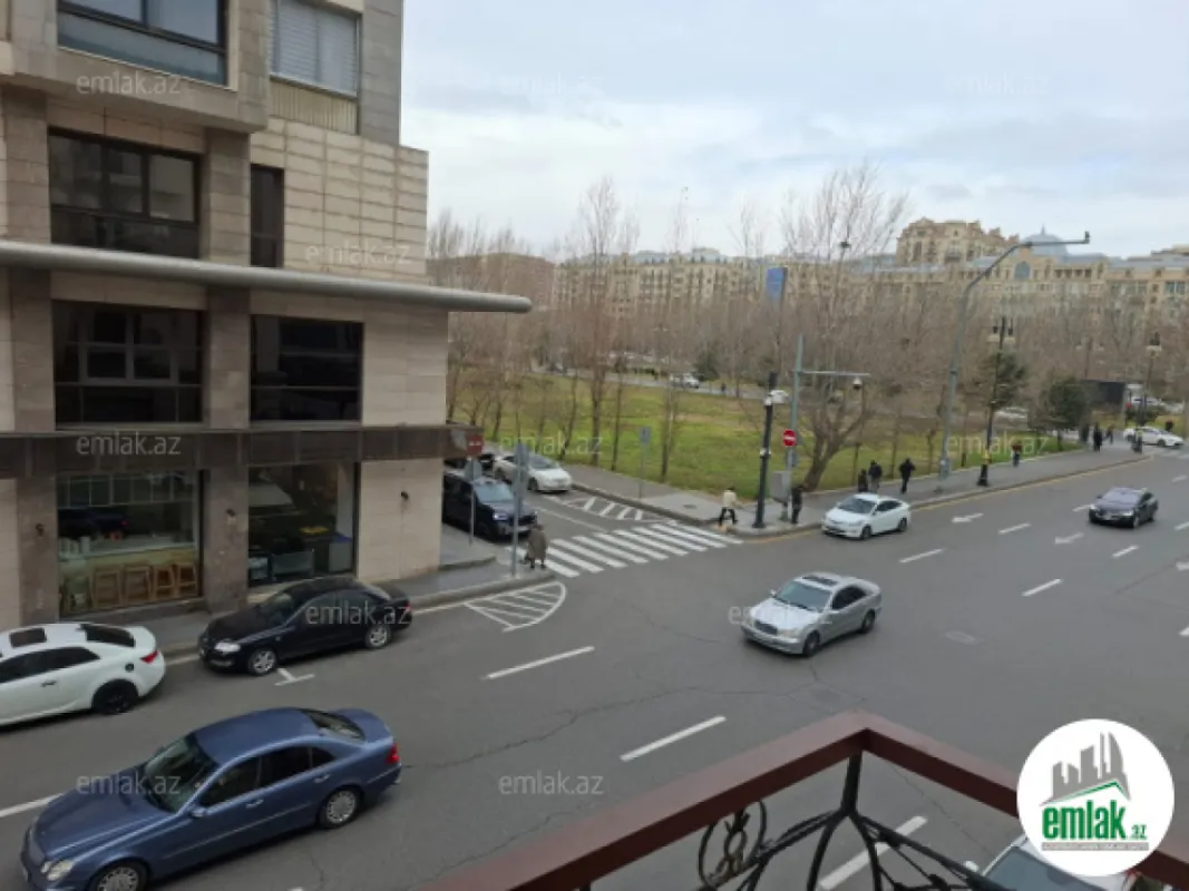 Satılır 3 otaqlı köhnə tikili 80 m²