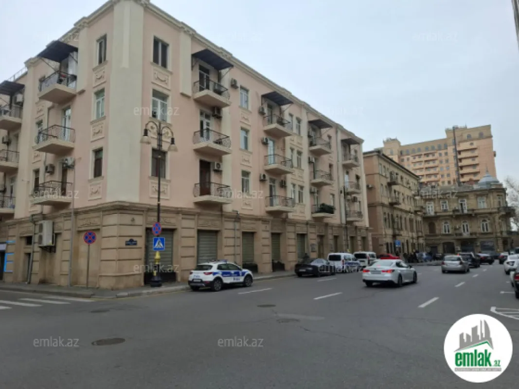 Satılır 3 otaqlı köhnə tikili 80 m²