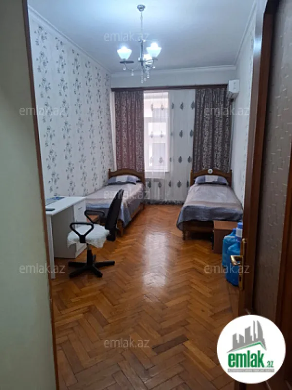 Satılır 3 otaqlı köhnə tikili 80 m²