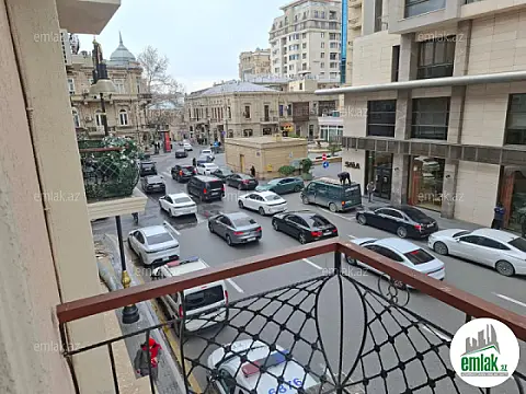 Satılır 3 otaqlı köhnə tikili 80 m²