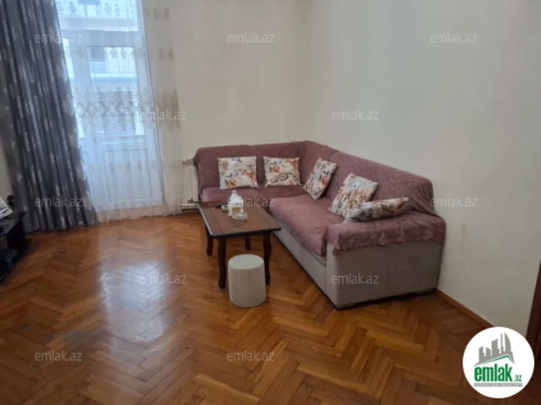 Satılır 3 otaqlı köhnə tikili 80 m²