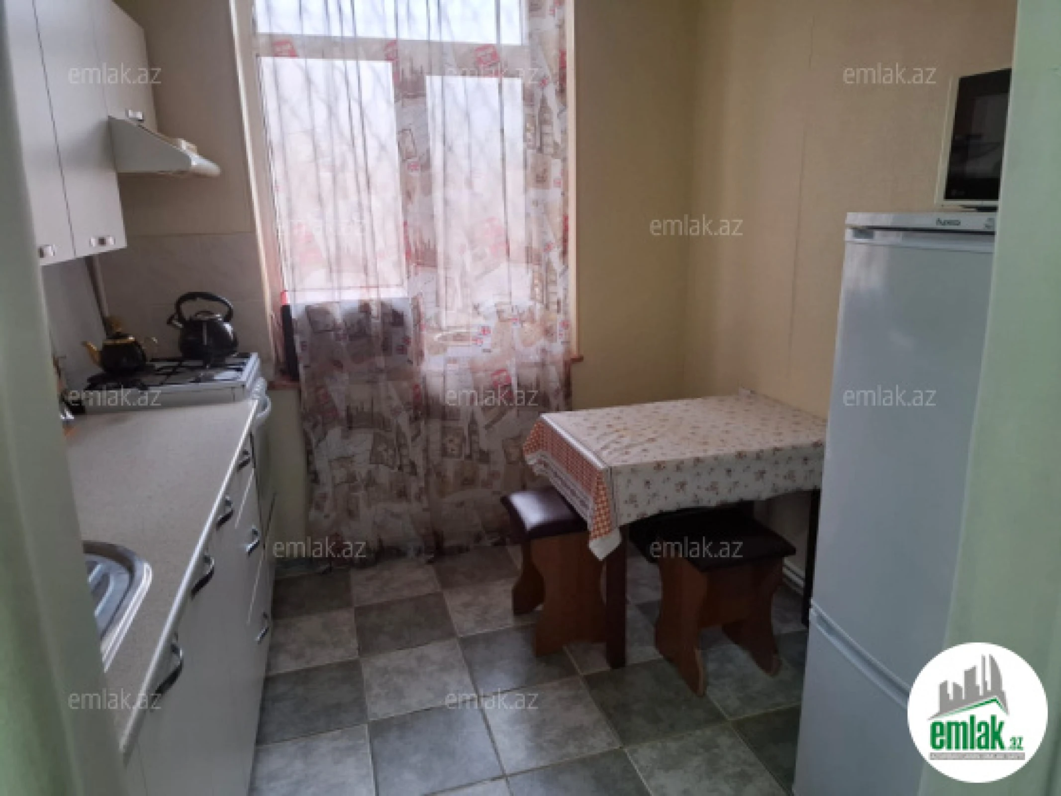 Satılır 3 otaqlı köhnə tikili 80 m²