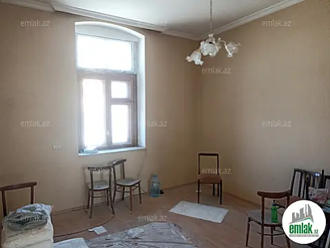 Satılır 2 otaqlı köhnə tikili 60 m²