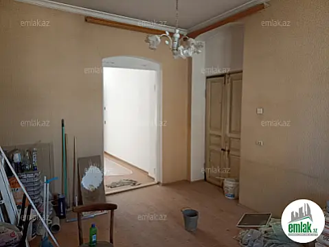 Satılır 2 otaqlı köhnə tikili 60 m²