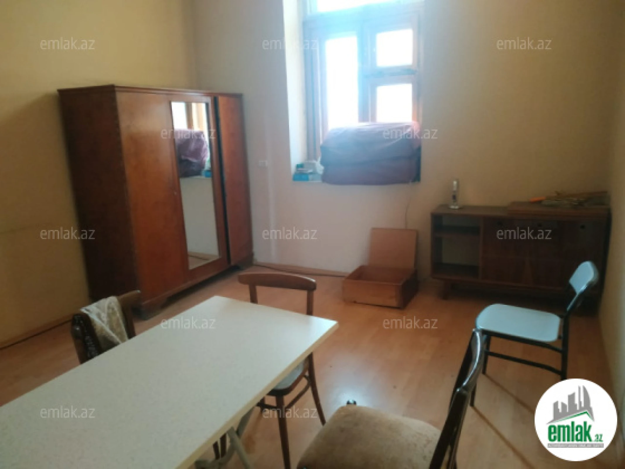 Satılır 2 otaqlı köhnə tikili 60 m²