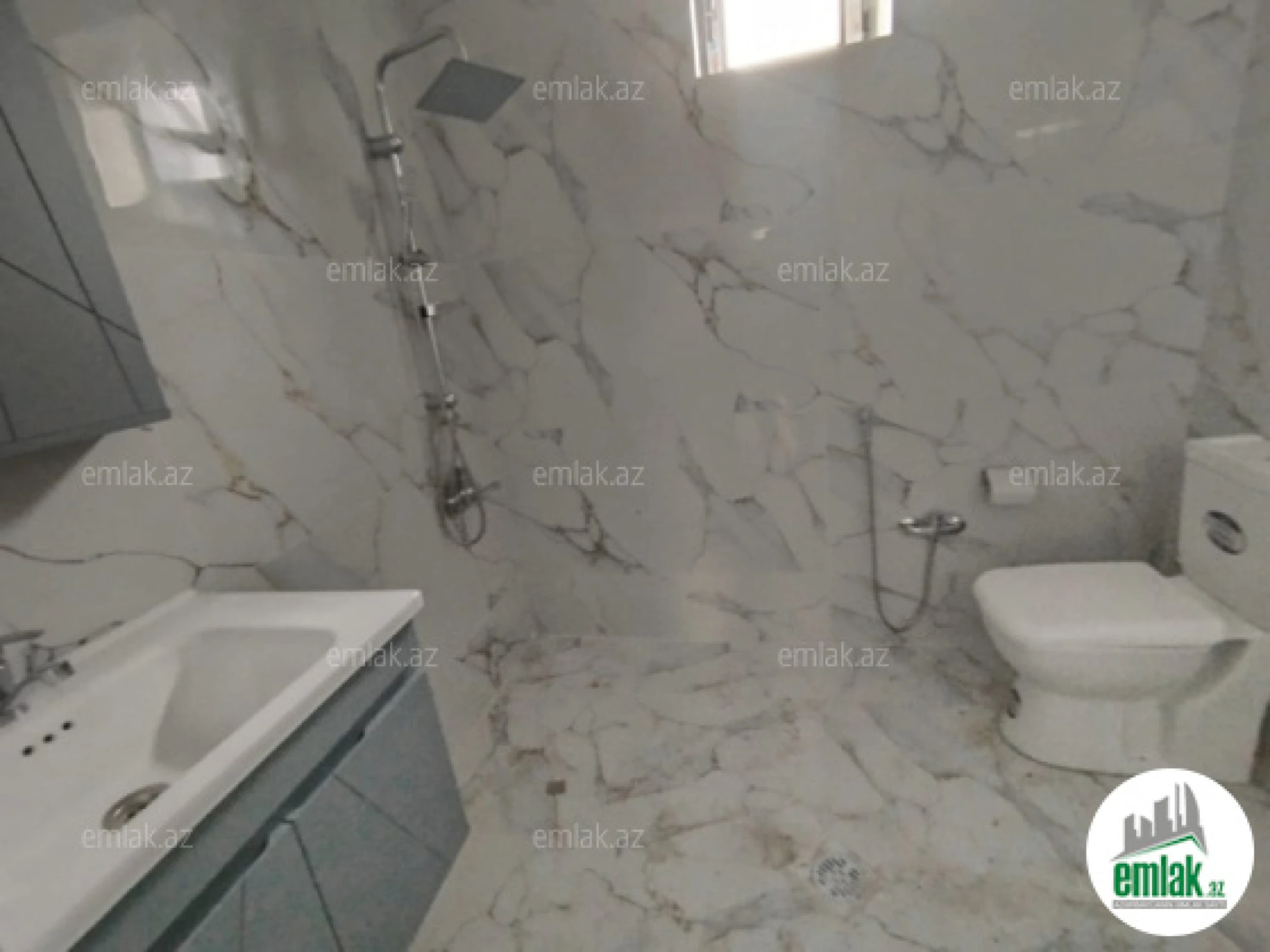 Satılır 5 otaqlı həyət evi 170 m²
