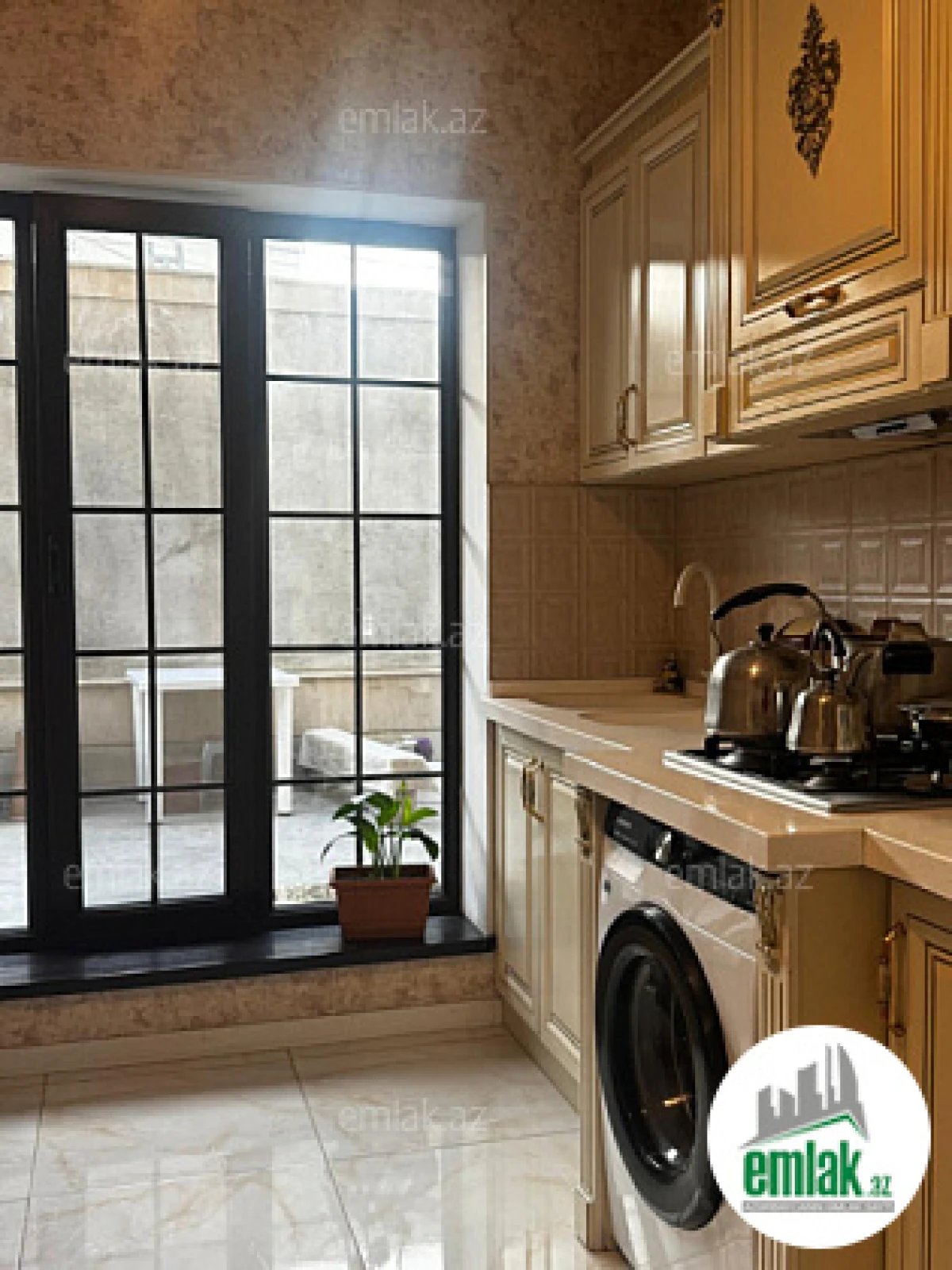 Satılır 5 otaqlı həyət evi 180 m²