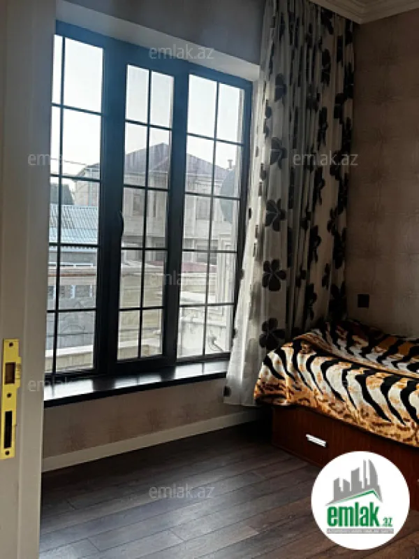 Satılır 5 otaqlı həyət evi 180 m²