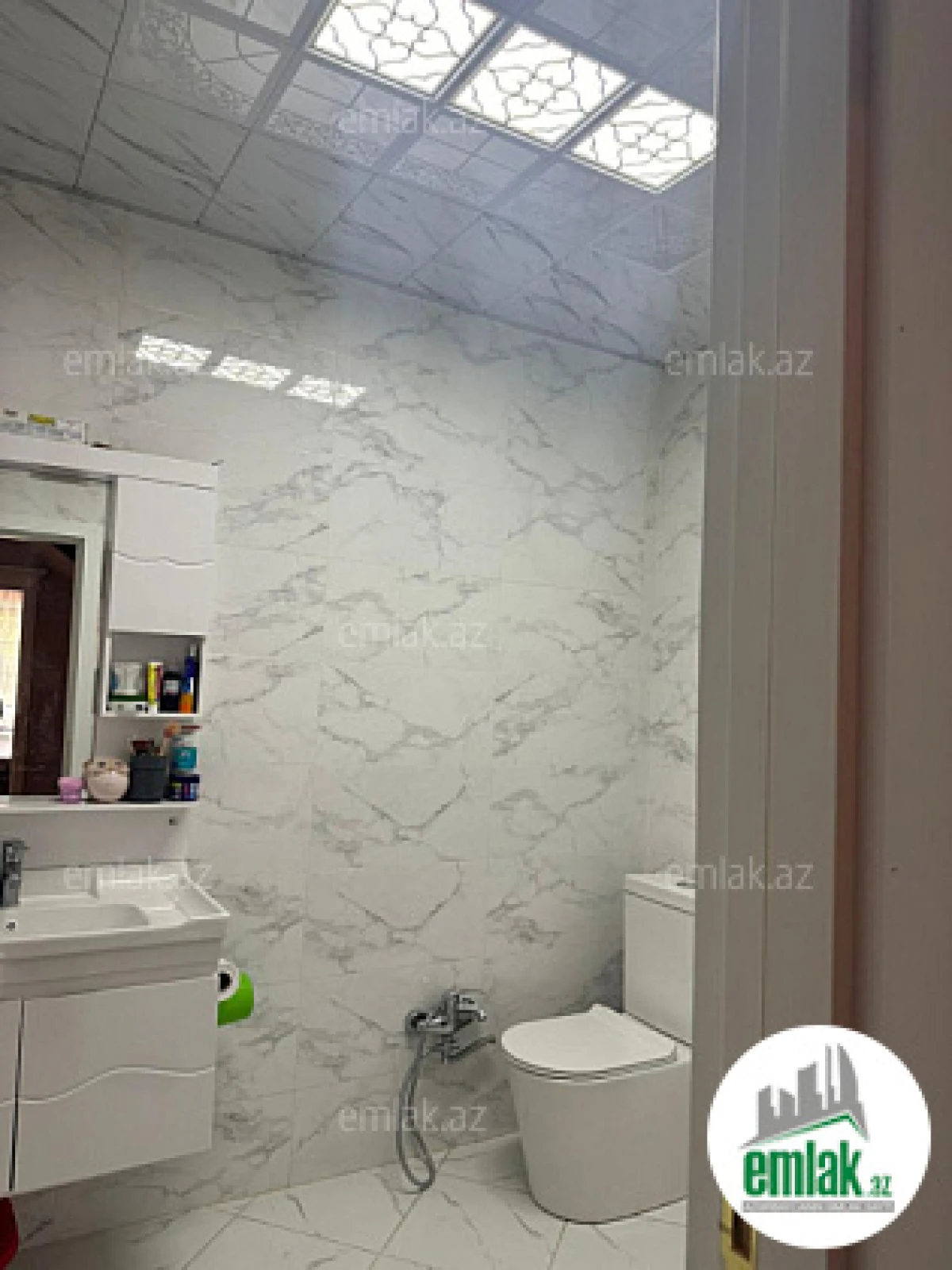 Satılır 5 otaqlı həyət evi 180 m²