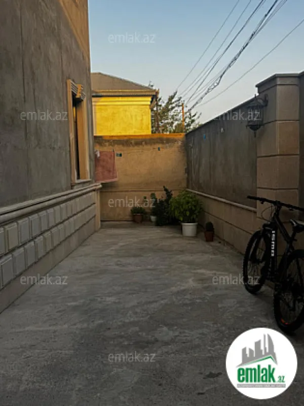 Satılır 5 otaqlı həyət evi 180 m²