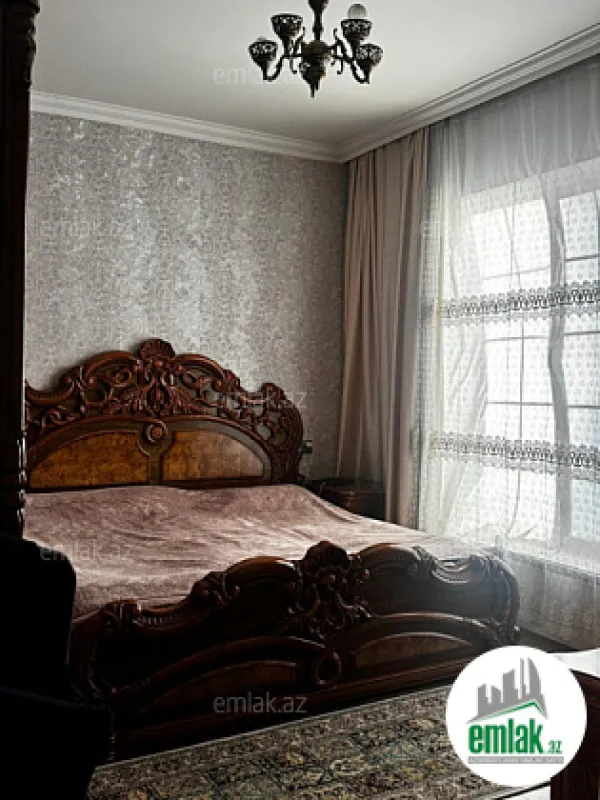 Satılır 5 otaqlı həyət evi 180 m²