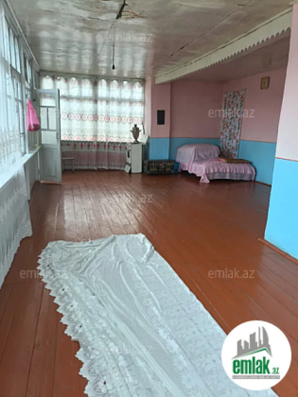Satılır 5 otaqlı həyət evi 200 m²