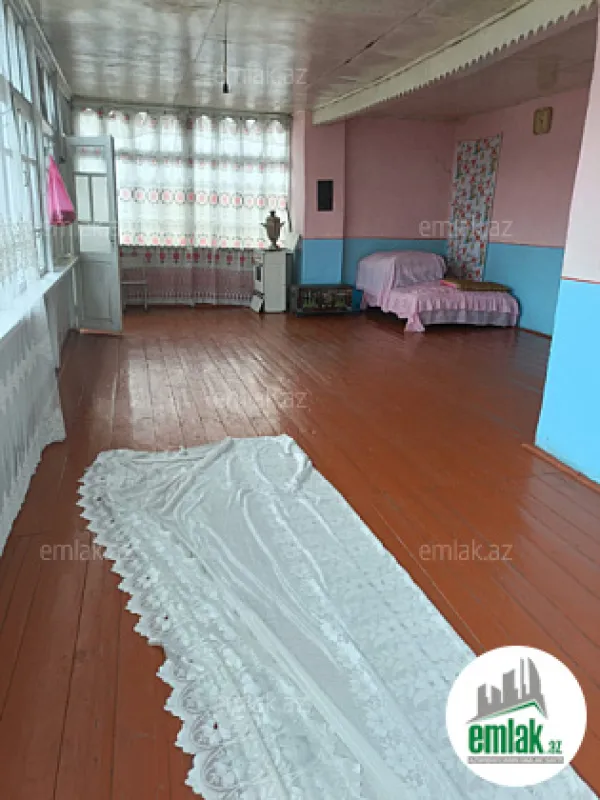 Satılır 5 otaqlı həyət evi 200 m²