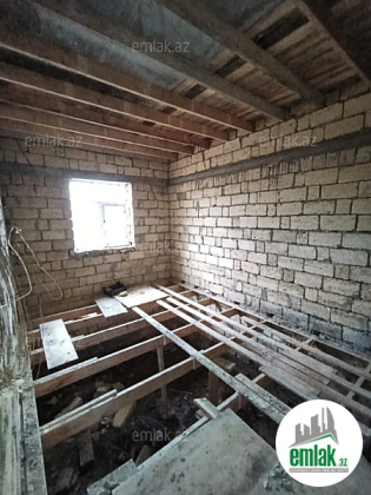 Satılır 3 otaqlı həyət evi 1.5 m²