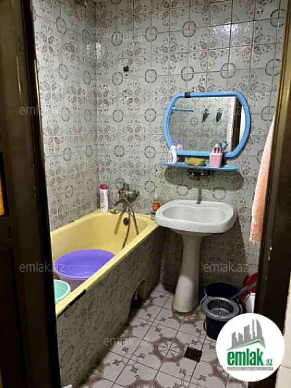 Satılır 3 otaqlı köhnə tikili 70 m²