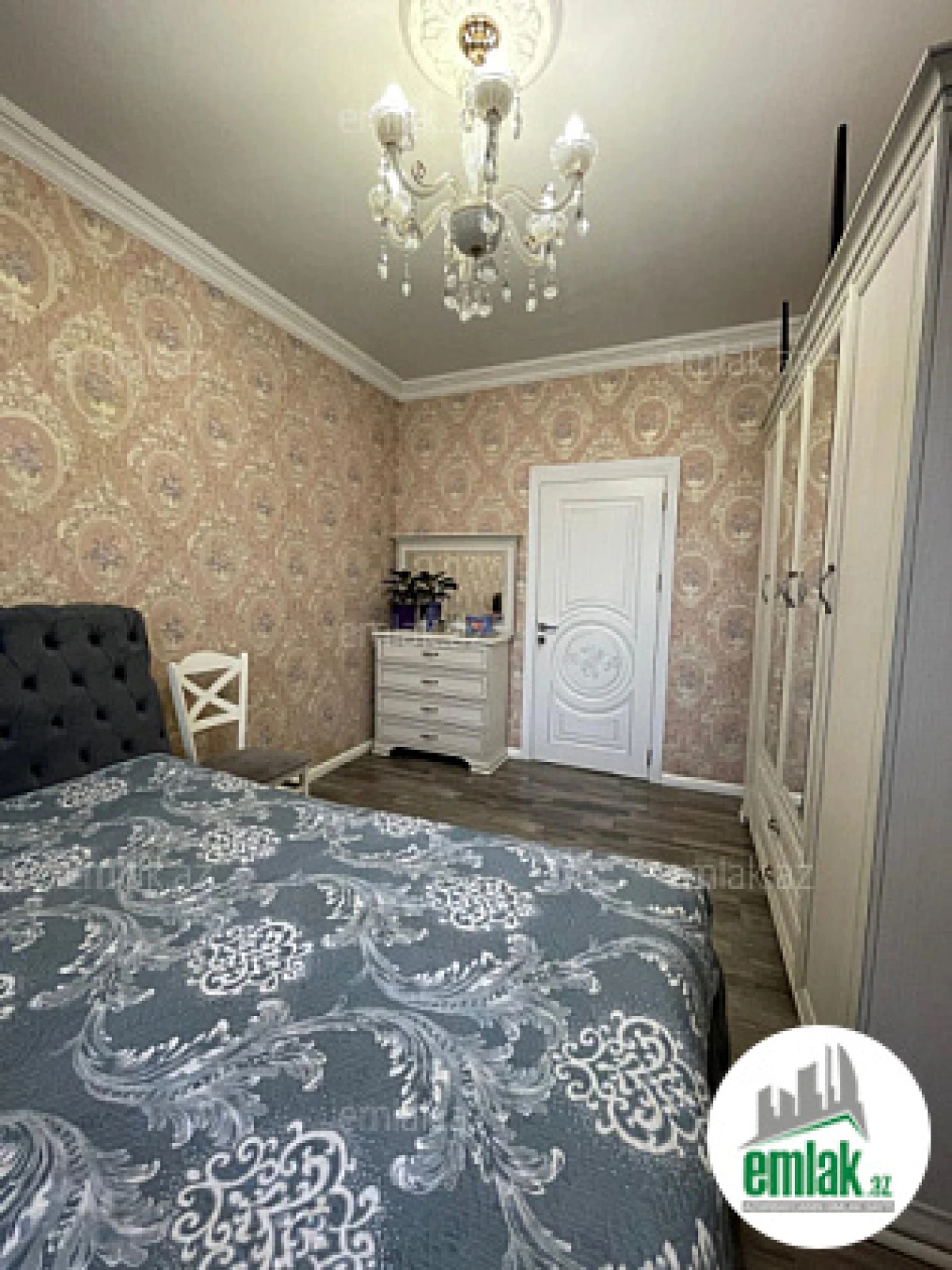 Satılır 2 otaqlı köhnə tikili 56 m²