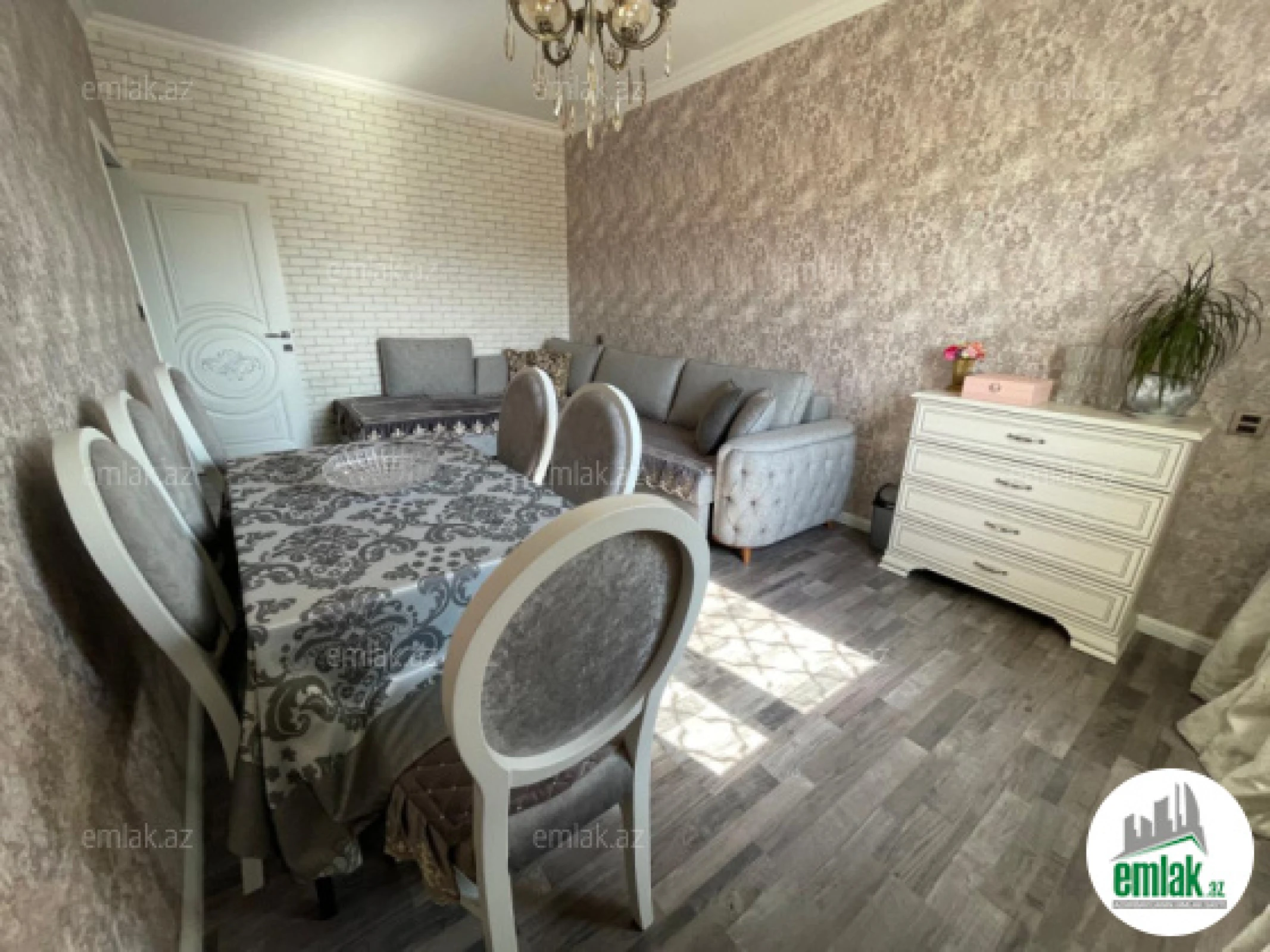Satılır 2 otaqlı köhnə tikili 56 m²