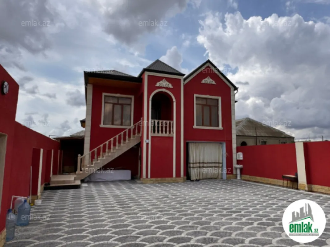 Satılır 8 otaqlı həyət evi 240 m²