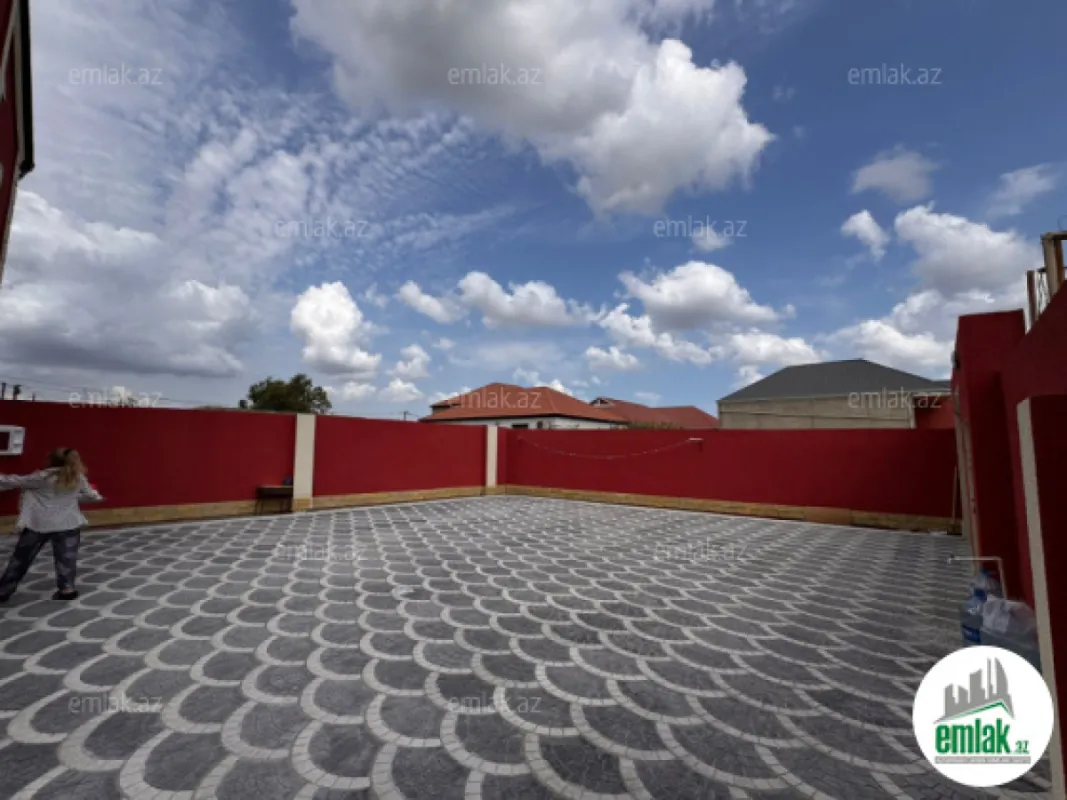 Satılır 8 otaqlı həyət evi 240 m²