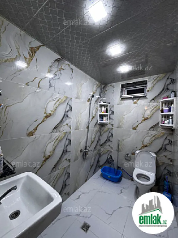 Satılır 8 otaqlı həyət evi 240 m²