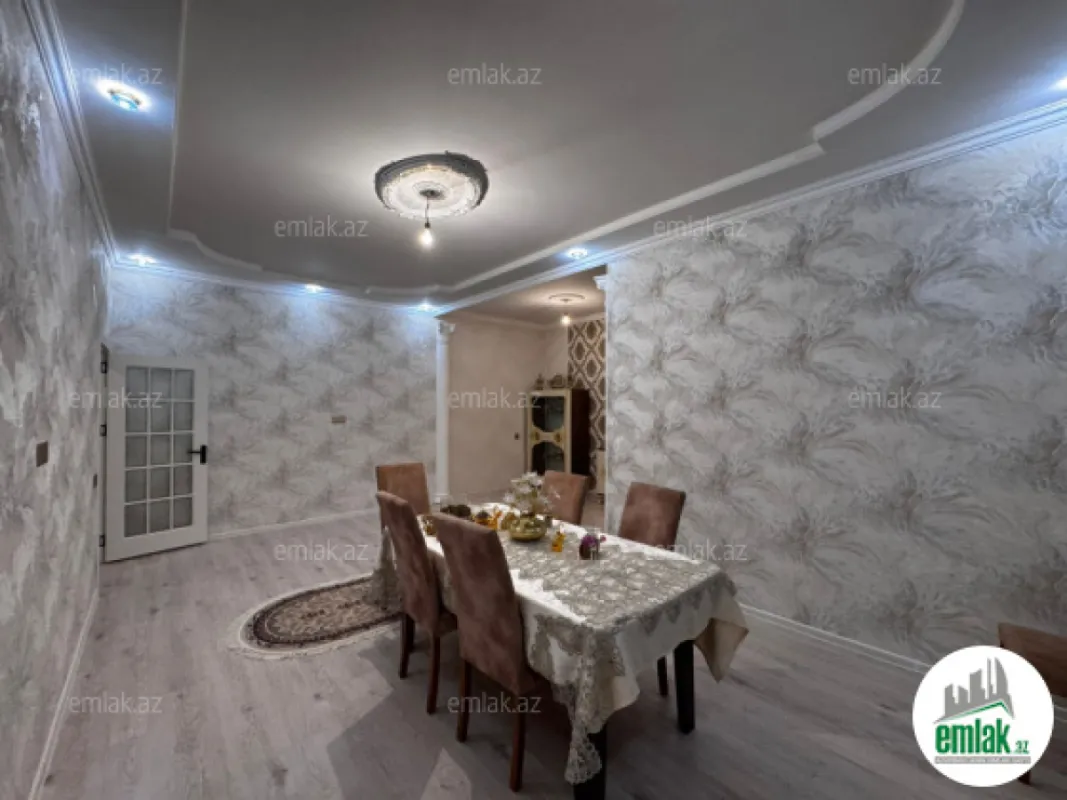 Satılır 8 otaqlı həyət evi 240 m²