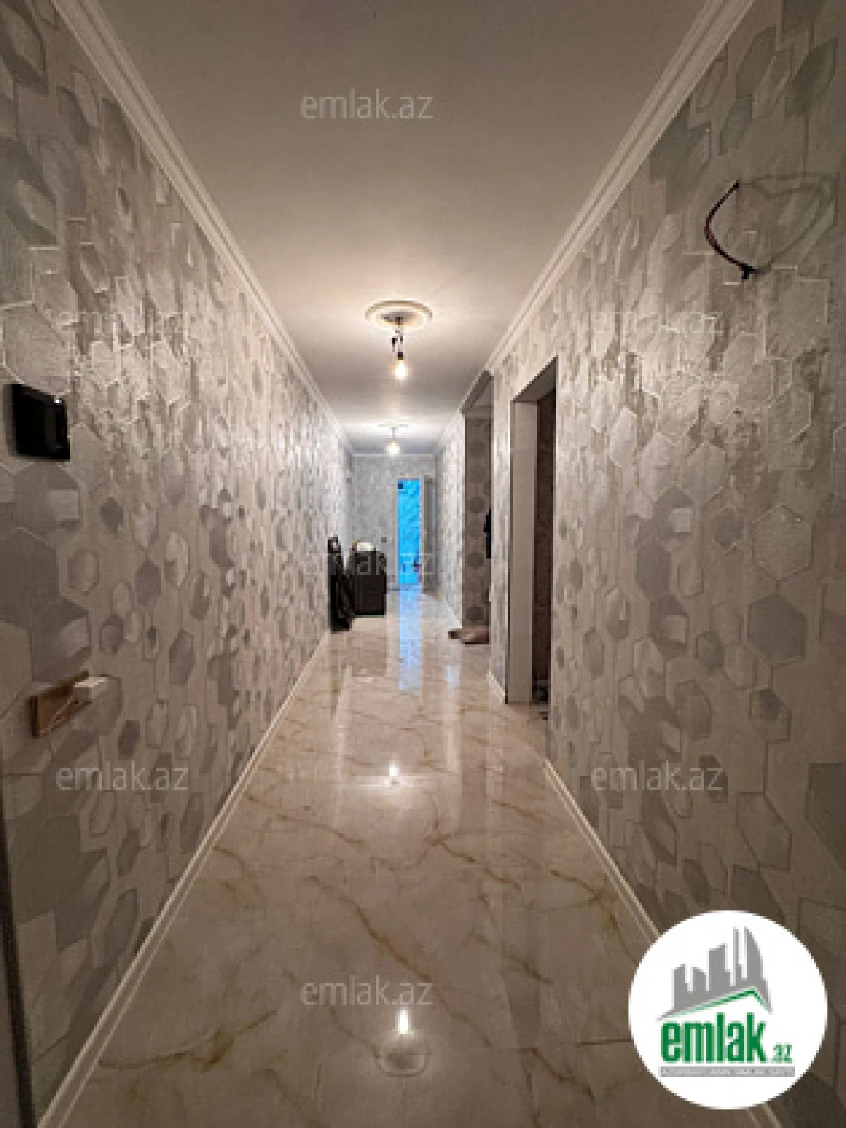 Satılır 8 otaqlı həyət evi 240 m²