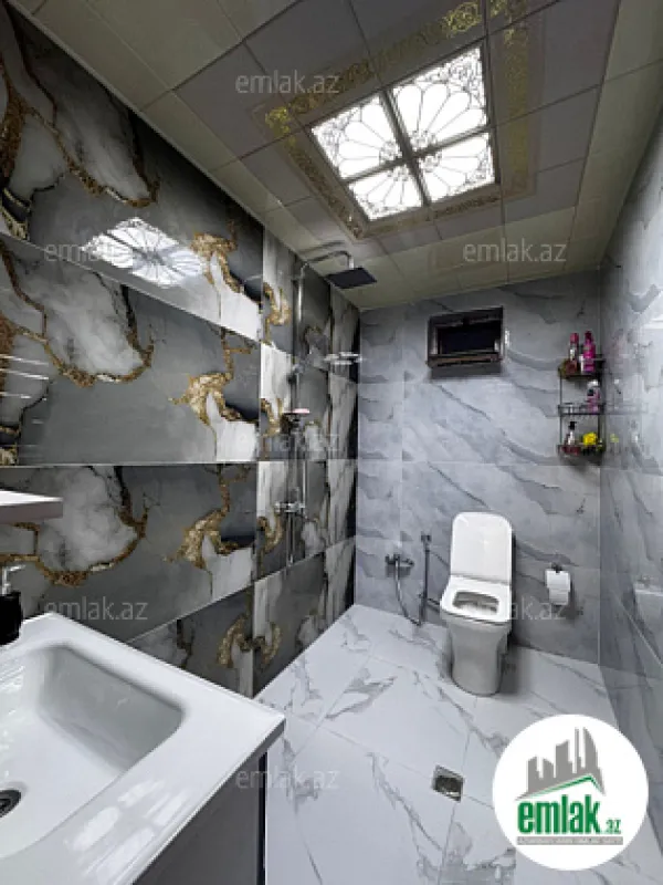 Satılır 8 otaqlı həyət evi 240 m²