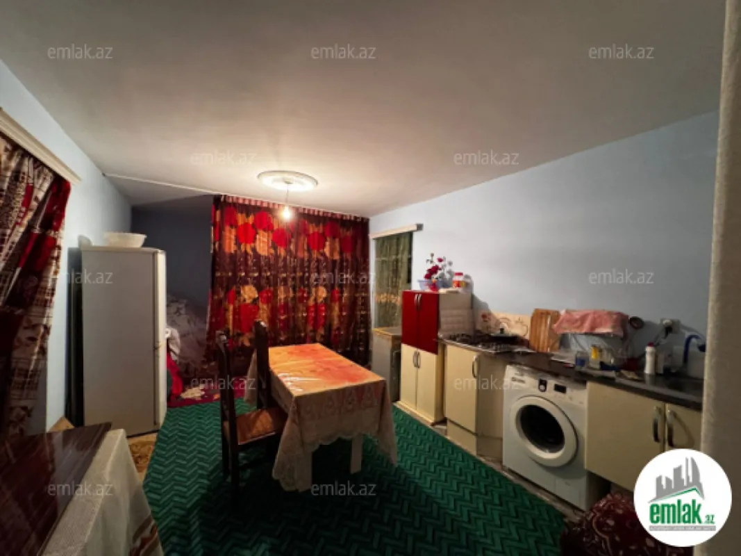 Satılır 8 otaqlı həyət evi 240 m²