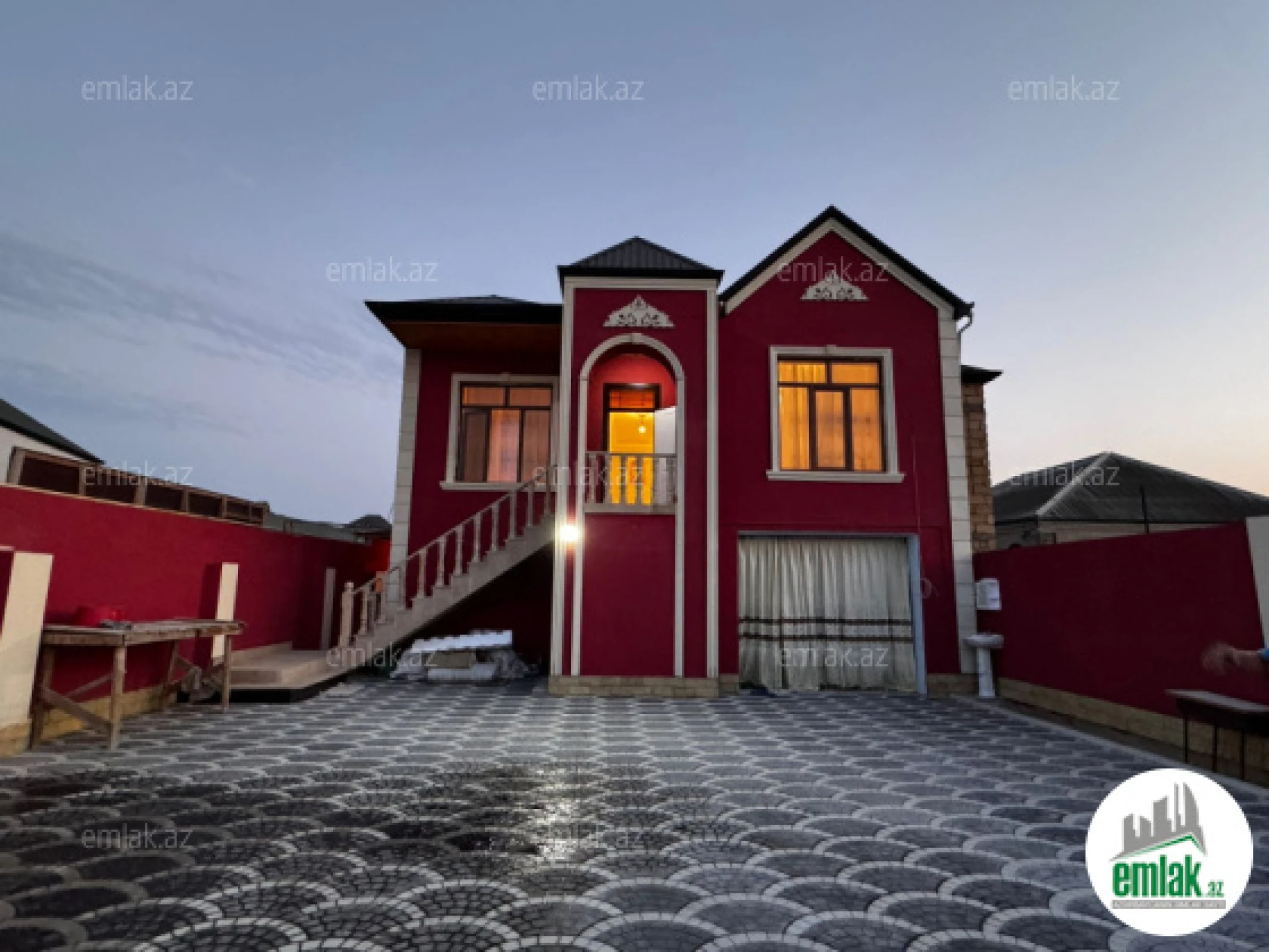 Satılır 8 otaqlı həyət evi 240 m²