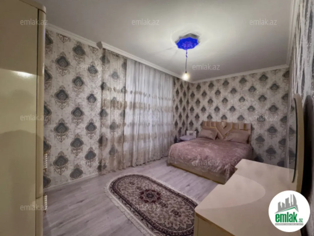 Satılır 8 otaqlı həyət evi 240 m²