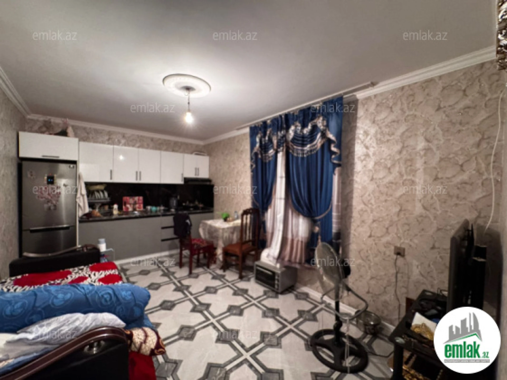 Satılır 8 otaqlı həyət evi 240 m²