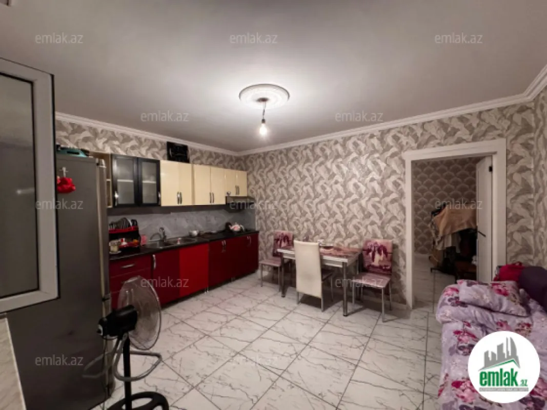 Satılır 8 otaqlı həyət evi 240 m²