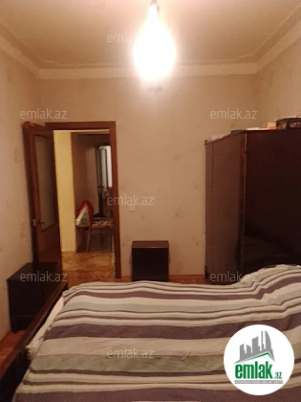 Satılır 3 otaqlı köhnə tikili 80 m²