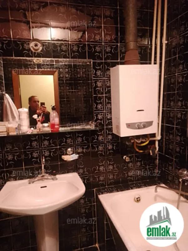 Satılır 3 otaqlı köhnə tikili 80 m²