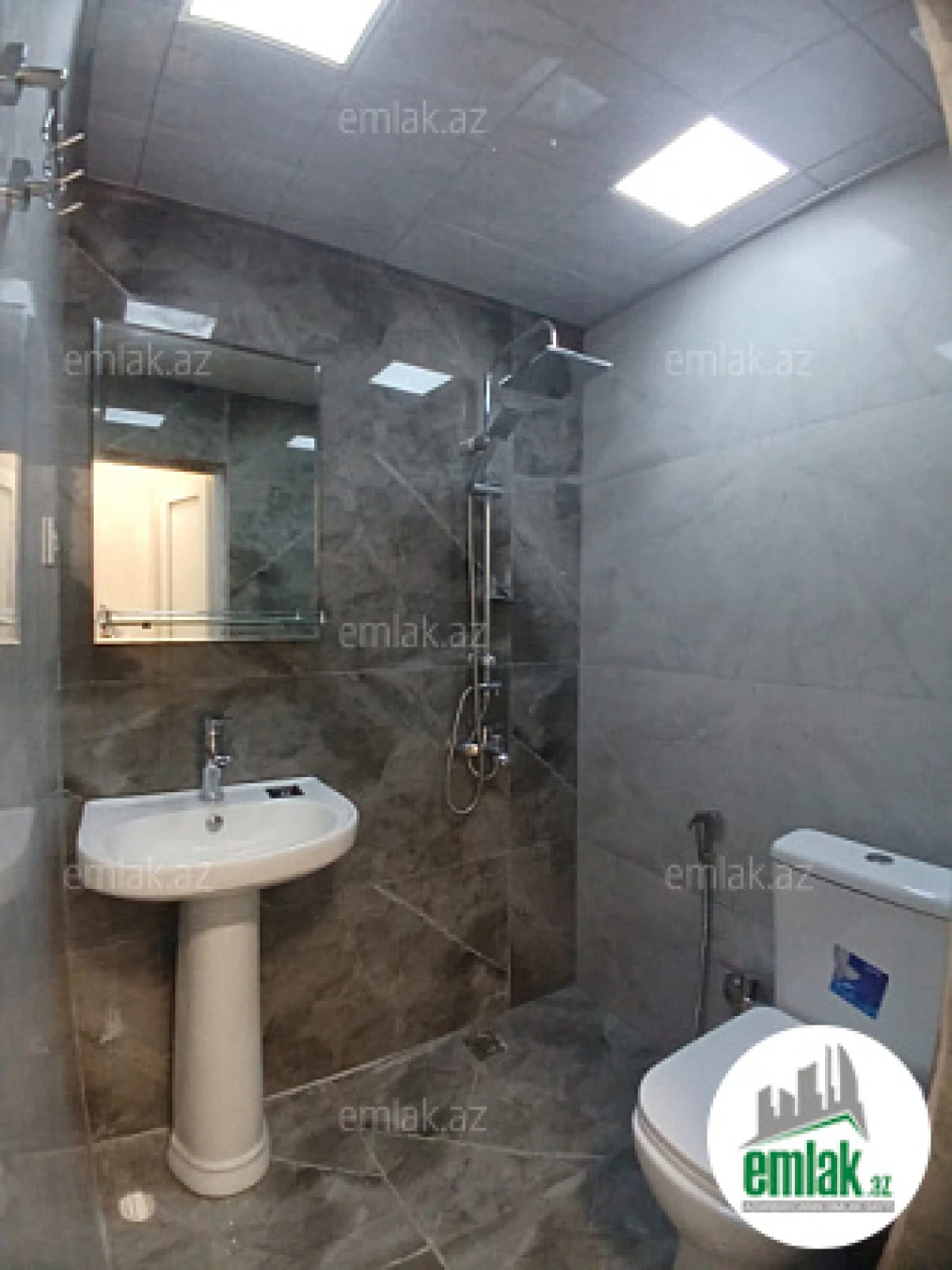 Satılır 2 otaqlı köhnə tikili 40 m²
