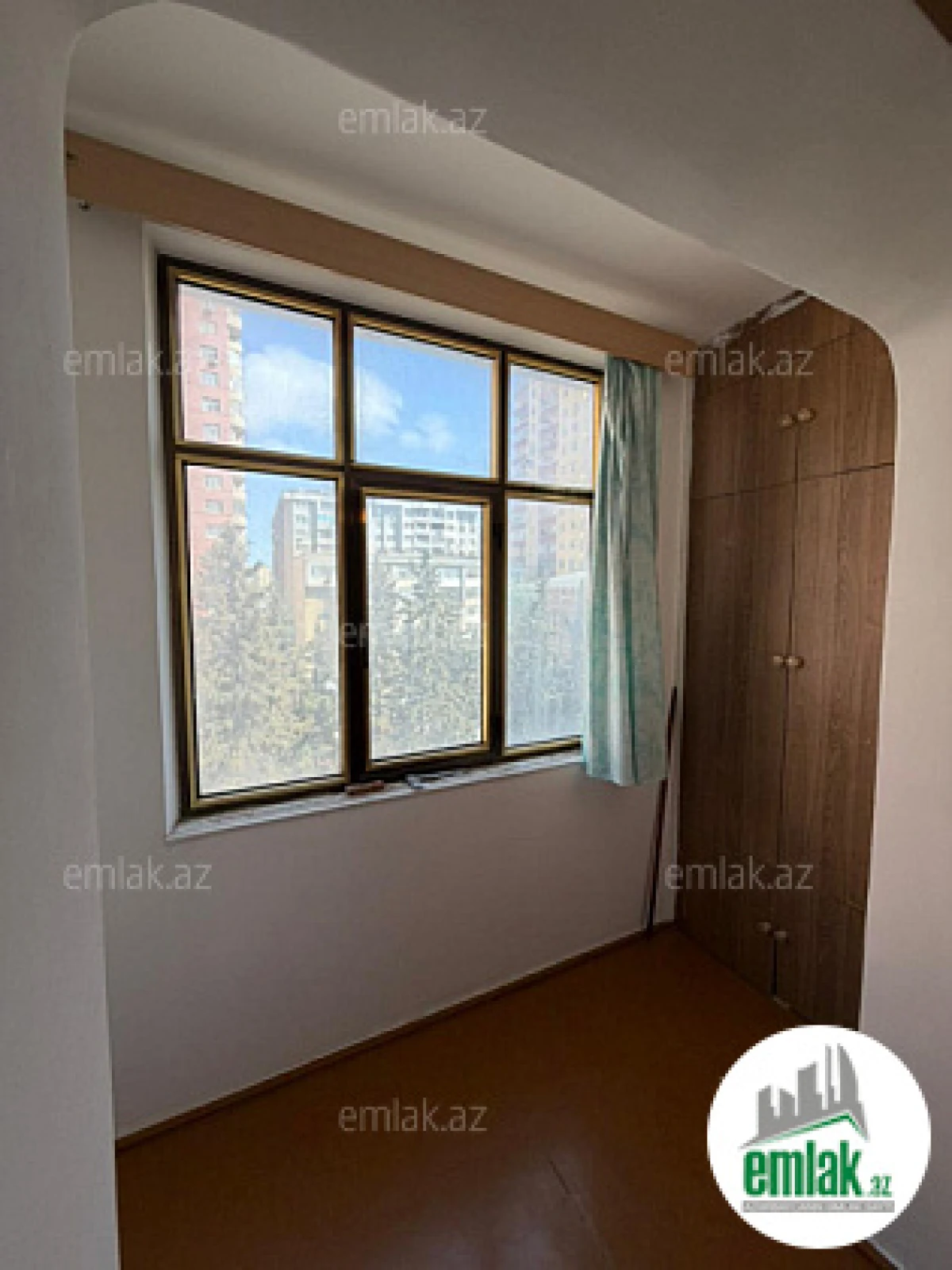 Satılır 4 otaqlı köhnə tikili 110 m²