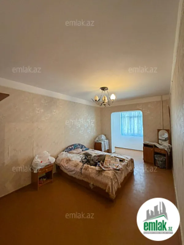 Satılır 4 otaqlı köhnə tikili 110 m²