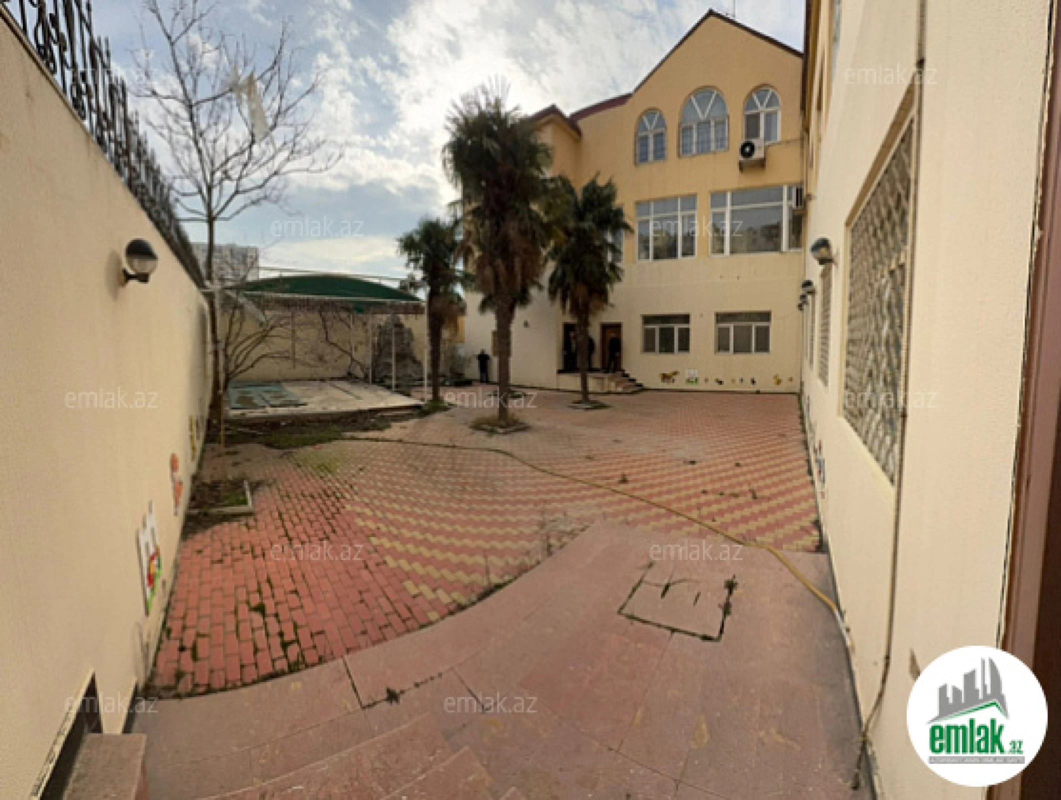 Satılır 15 otaqlı obyekt 600 m²