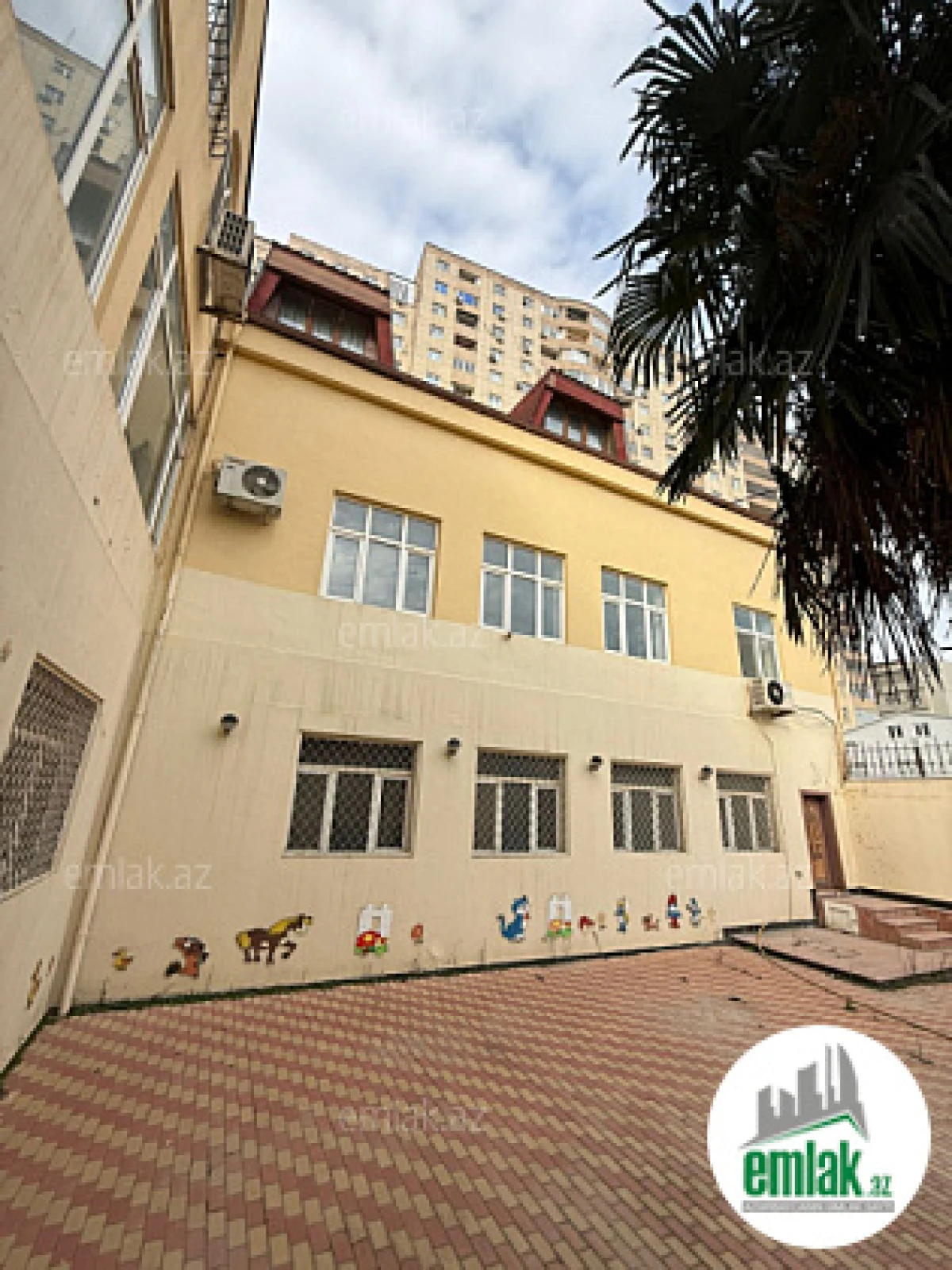 Satılır 15 otaqlı obyekt 600 m²