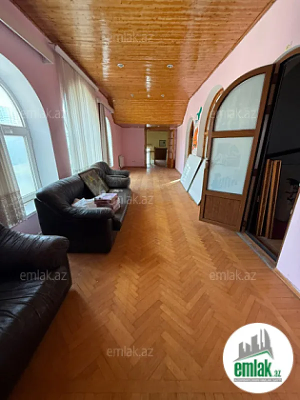 Satılır 15 otaqlı obyekt 600 m²