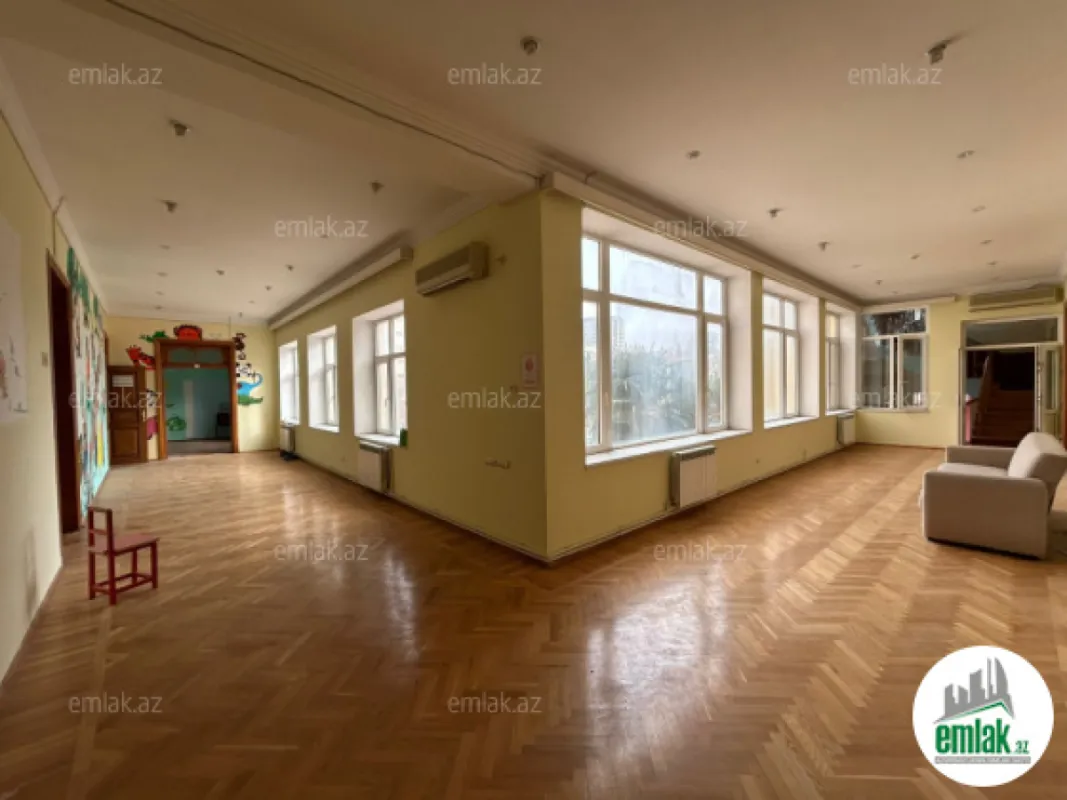 Satılır 15 otaqlı obyekt 600 m²