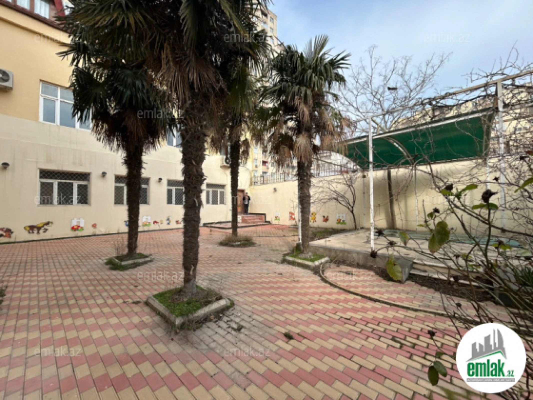 Satılır 15 otaqlı obyekt 600 m²