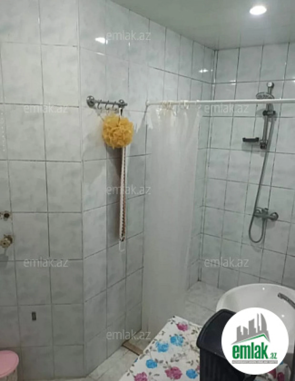 Satılır 3 otaqlı köhnə tikili 70 m²