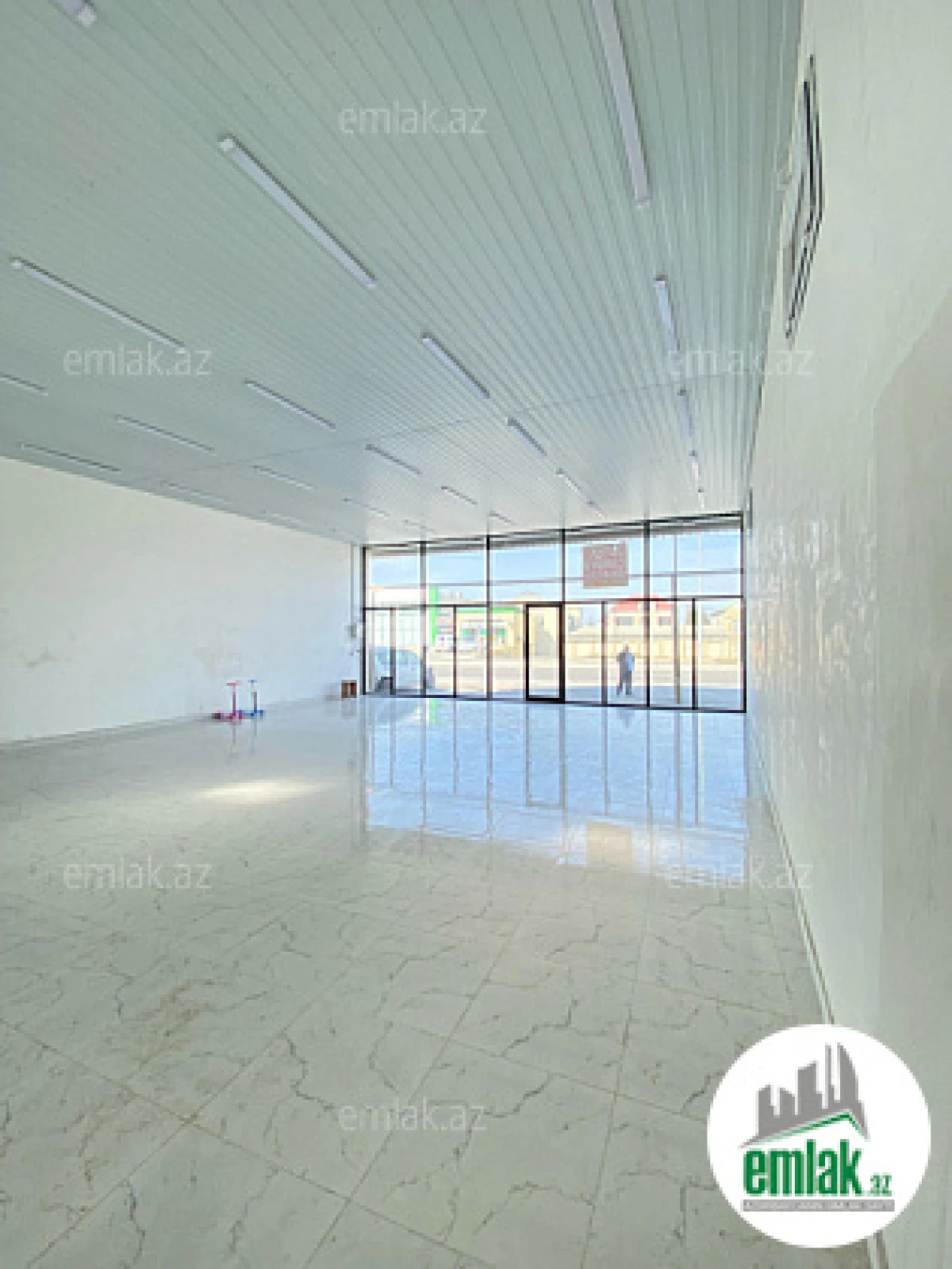 Satılır 3 otaqlı obyekt 140 m²