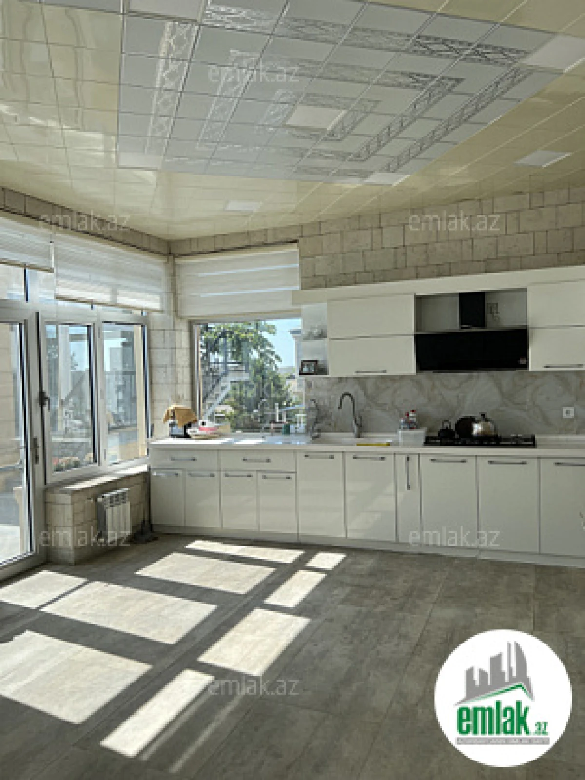 Satılır 7 otaqlı həyət evi 375 m²