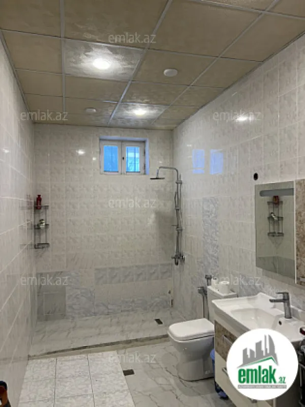 Satılır 7 otaqlı həyət evi 375 m²