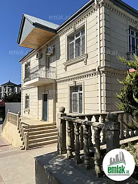 Satılır 7 otaqlı həyət evi 375 m²