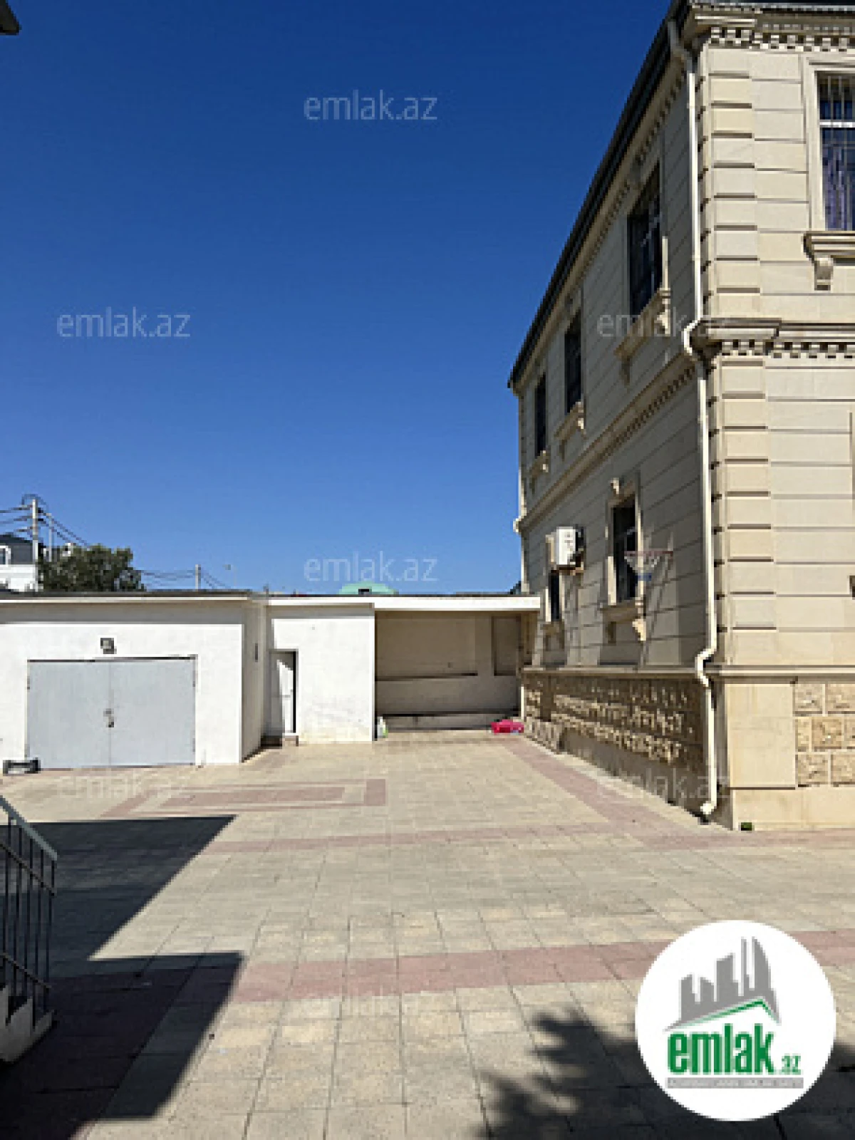 Satılır 7 otaqlı həyət evi 375 m²