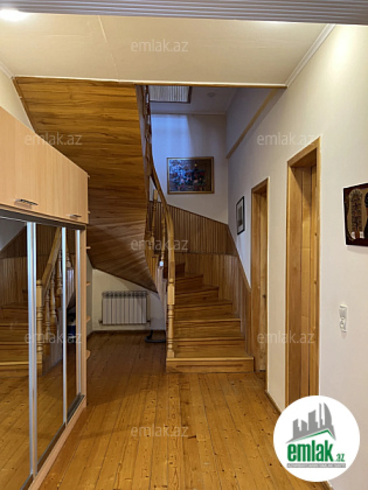 Satılır 7 otaqlı həyət evi 375 m²